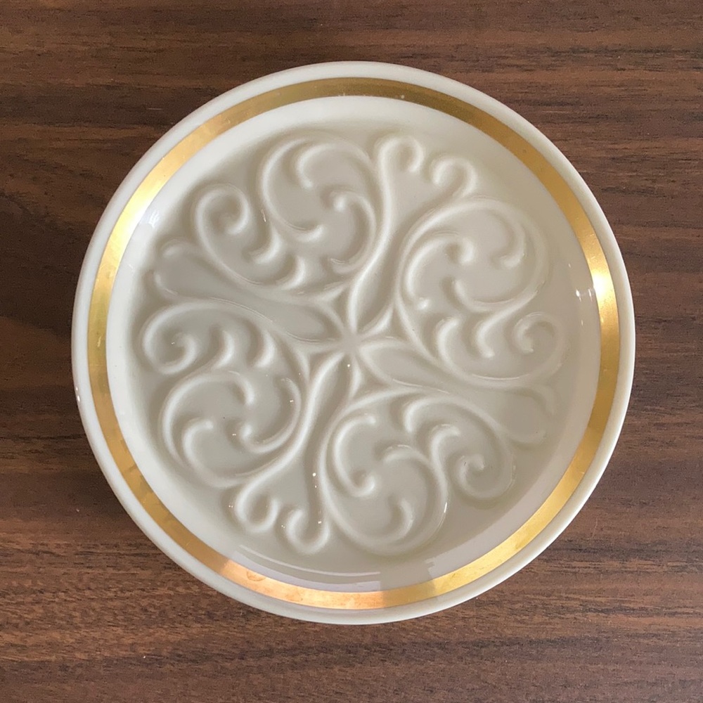 Lenox Gold and White Plate Wine Bottle Coaster